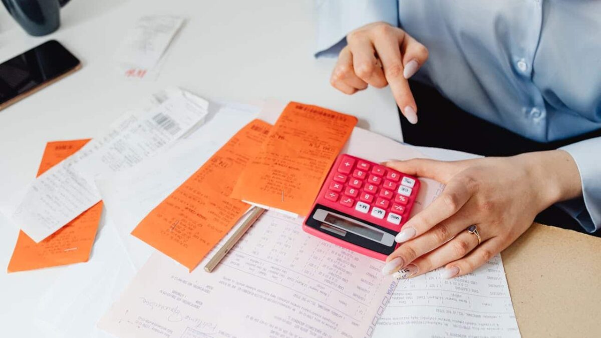 ¿Cómo calcular el balance de cuentas de una empresa?