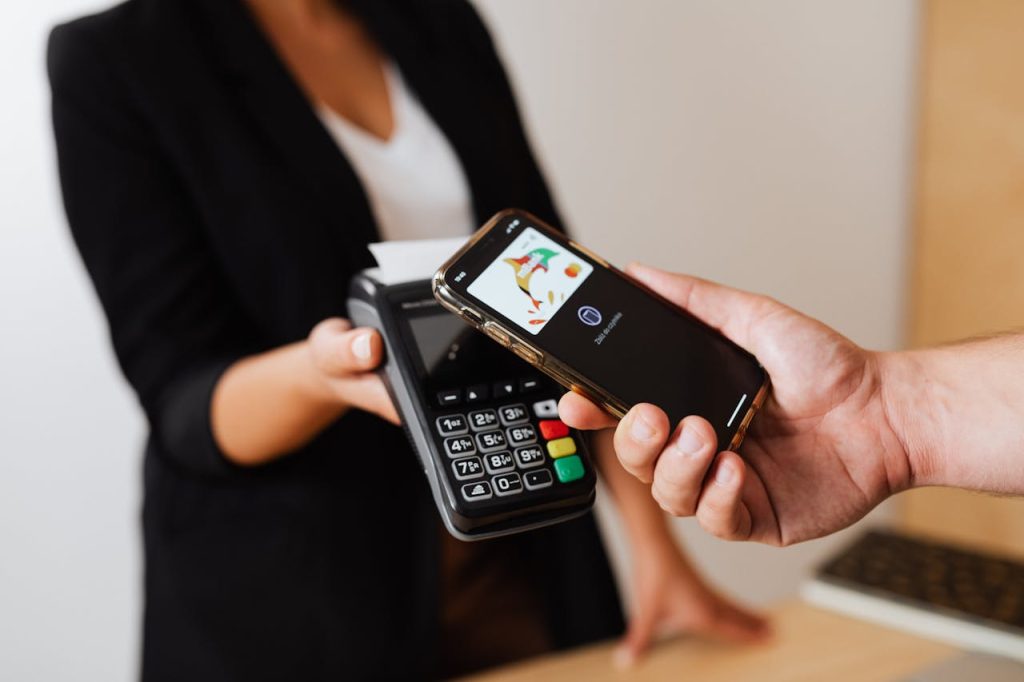¿Cómo implementar cashless en un negocio?
