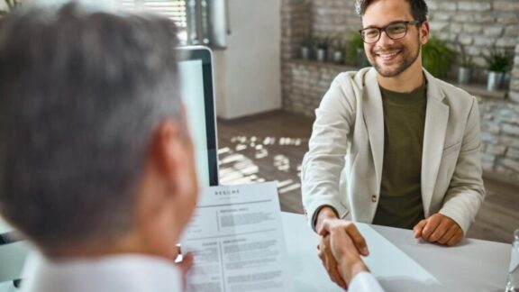 ¿Cómo saber si una oferta de trabajo es falsa? 7 indicadores que debes conocer