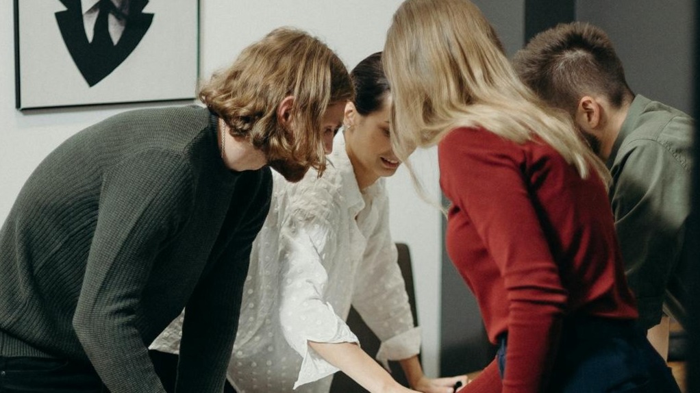 ¿Cuál es la diferencia entre grupo y equipo de trabajo en una empresa?