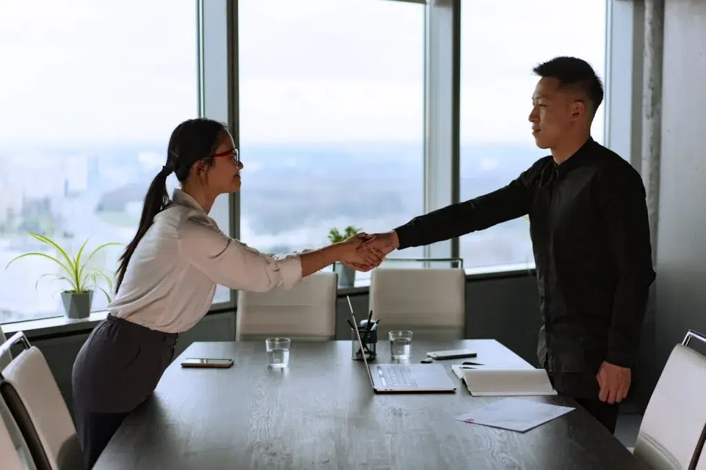 ¿Qué es outsourcing? Ventajas, tipos y ejemplos