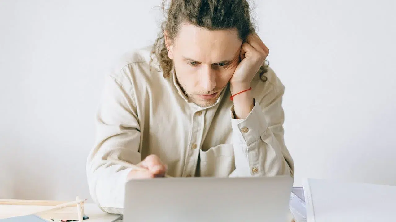 ¿Qué es síndrome del impostor y cómo afecta en el trabajo?