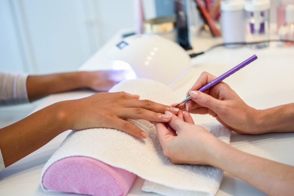 ¿Qué tener en cuenta antes de abrir un negocio de uñas?